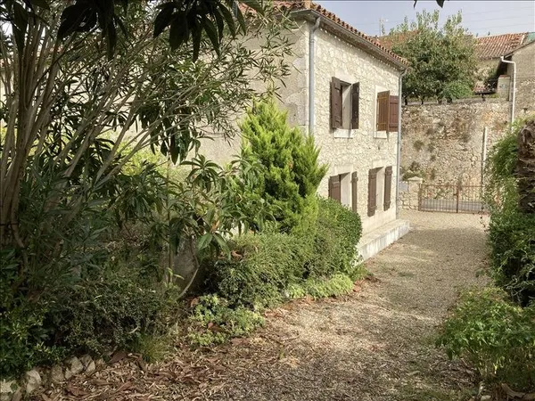 Maison en pierre de 6 pièces principales