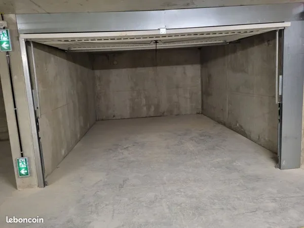 Garage boxé sécurisé au sous-sol