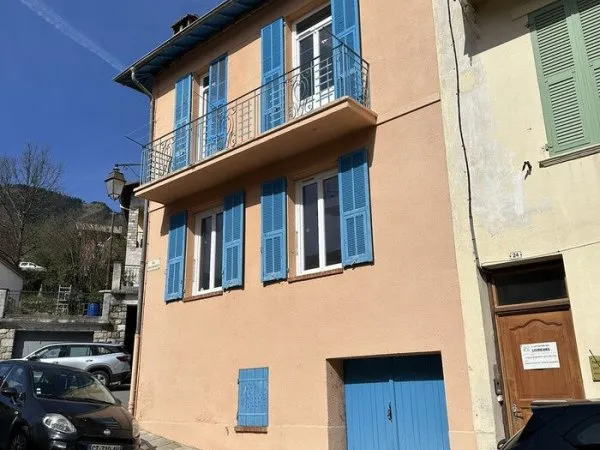 Très jolie maison de village 5 pièces avec dépendances