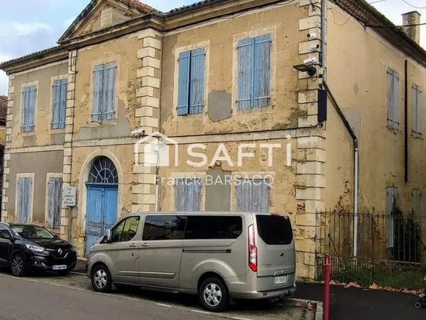IMMEUBLE EN PIERRE DANS CENTRE VILLAGE