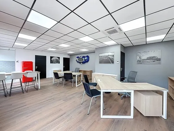 À LOUER - BUREAUX NEUFS MEUBLÉS - ZA DE ROCHETOIRIN