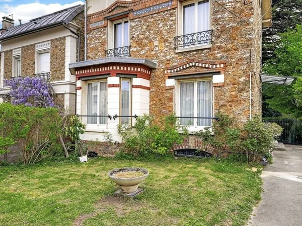 MAISON BOURGEOISE - 8 Pièces - 137 m²