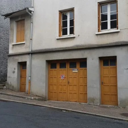 IMMEUBLE DE RAPPORT constitué de deux appartements et garage avec combles aménageables