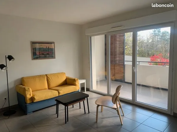 Grand Studio Meublé 35 m2 LYON 5/ STE FOY avec garage