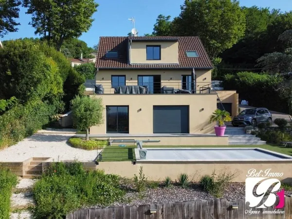 Maison 8 pièces 267 m²