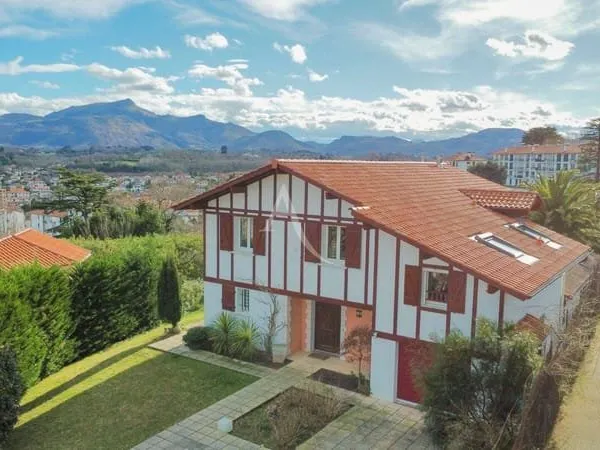 Maison 9 pièces 250 m²