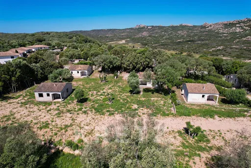 Terrain 830 m²