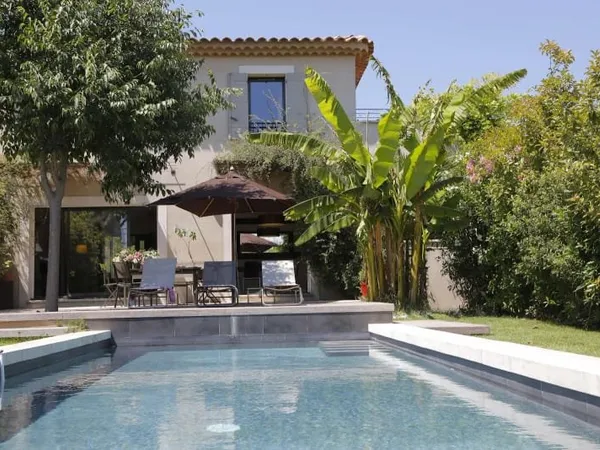 Terrain 270 m²