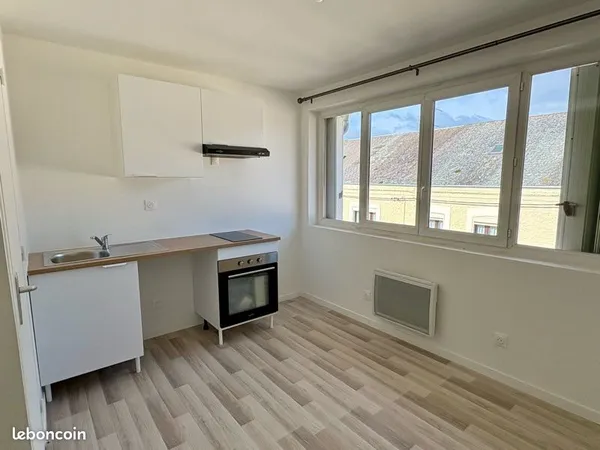 Charmant studio rénové - secteur calme
