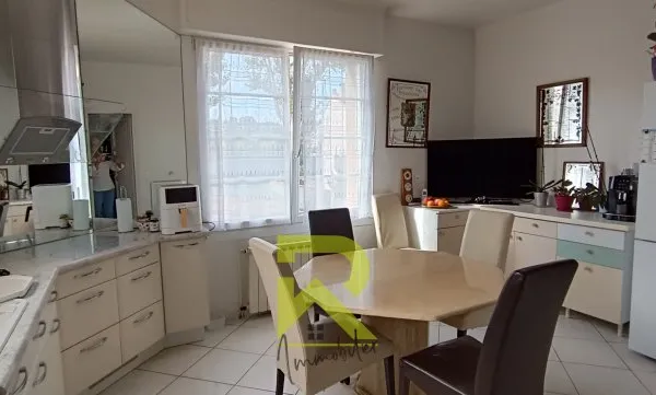 COUP DE COEUR ! Maison et T3, 168m2 , piscine , clôturée