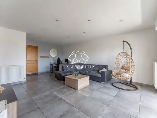 Appartement en parfait état avec stationnement