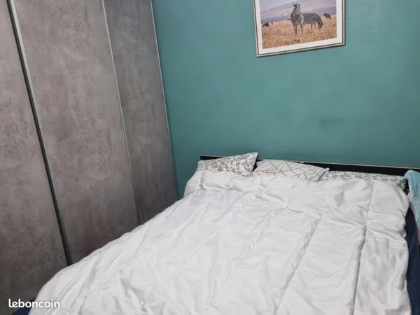 Bonjour, Je loue un appartement meublé pour longtemps idéal pour une famille avec un enfant de deux 