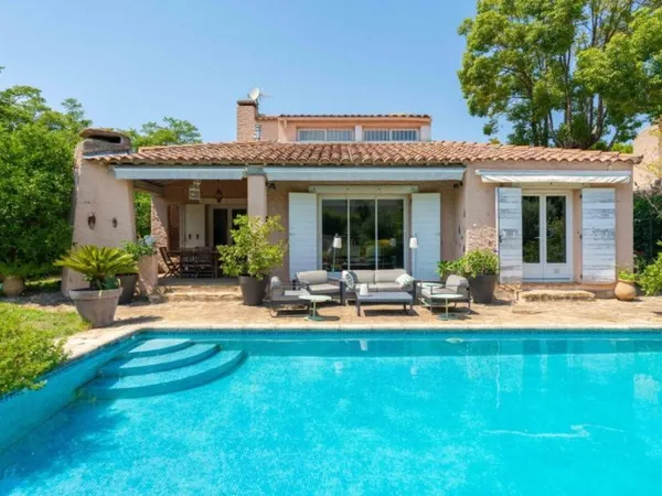 UN ECRIN DE VERDURE EN VILLE - MAISON FAMILIALE 13012 MARSEILLE