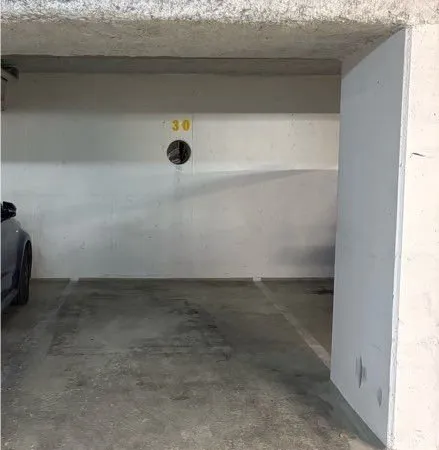 Place de parking proche Les Passages