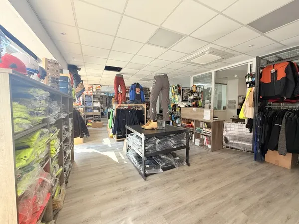 Fonds de commerce 200 m²