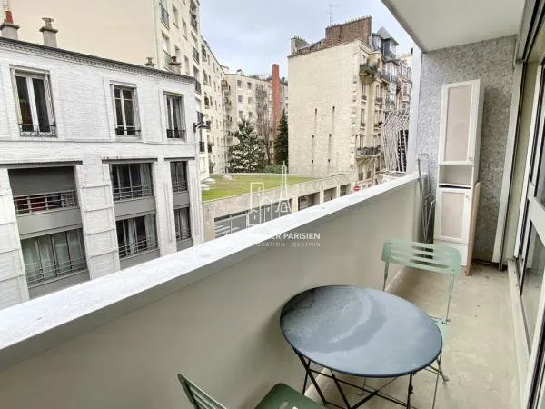 SECTEUR GRANDES CARRIERES : GRAND STUDIO LUMINEUX AVEC BALCO