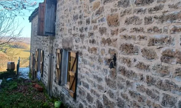 MAISON EN PIERRE