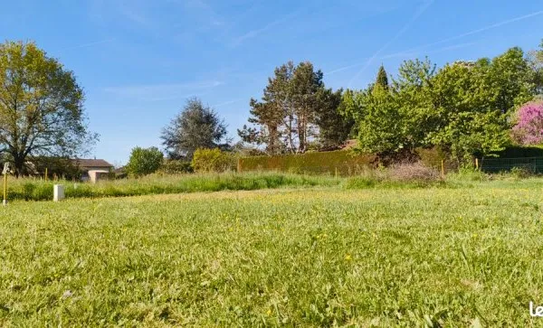Terrain constructible à Finhan - 75 000