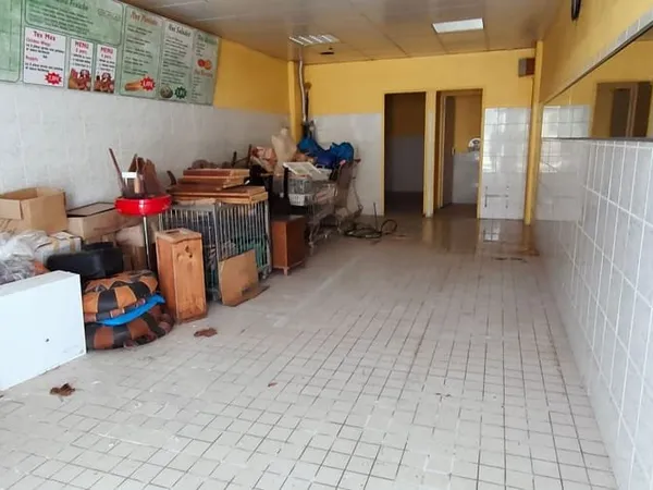 Local 1 pièce 52 m²
