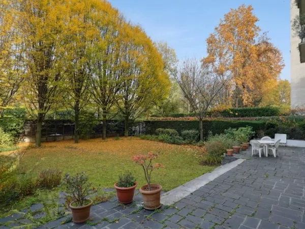 NEUILLY PROCHE HOPITAL DE NEUILLY : 6PIECES DE 169M² + JARDIN PR