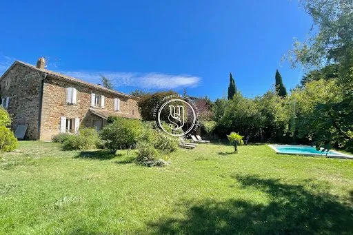 Mas provençal 8 pièces 213 m²