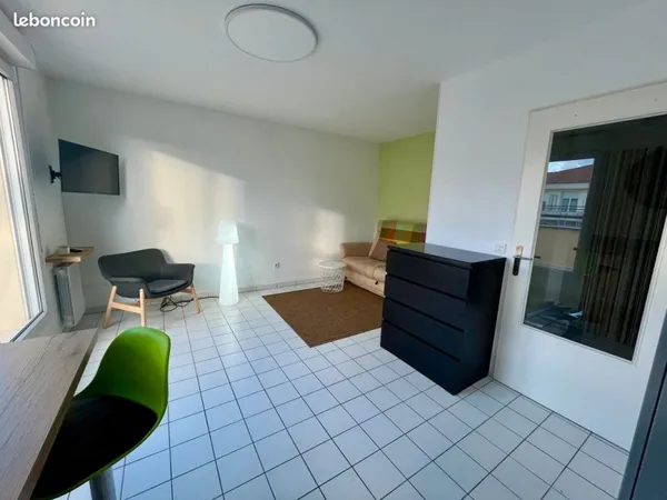 Studio meublé 1 pièce 25,4 m² + terrasse 6 m2 à Fontenay-le-Fleury