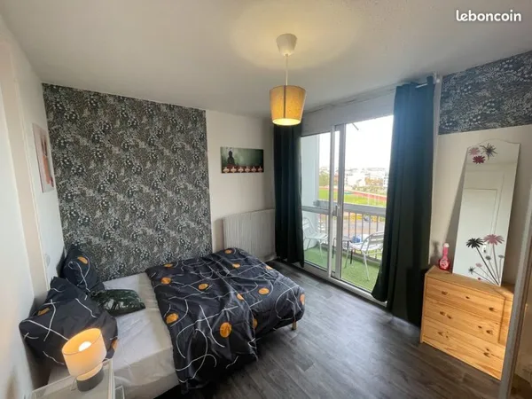 Grande Chambre 20 m2 haut standing avec balcon (4m2) et dressing privatifs en colocation proche métr