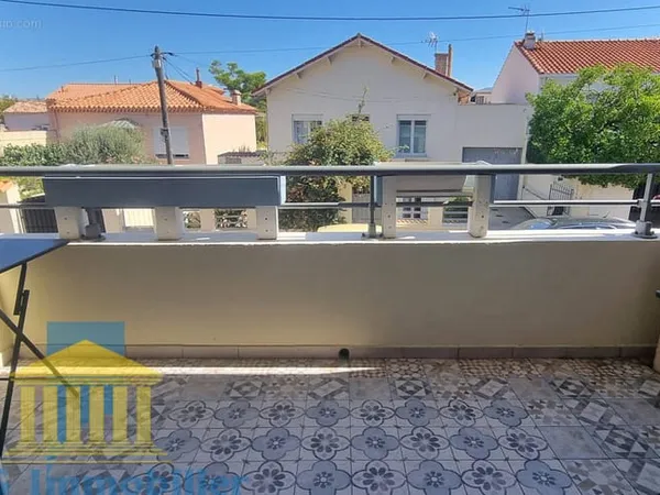 Studio avec balcon tres proche mer 13008 marseille