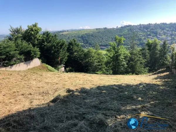 St Genest Lerpt Terrain à bâtir