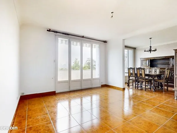 Appartement lumineux avec balcon, vue dégagée, cave et local à vélos - Quartier Hippodrome