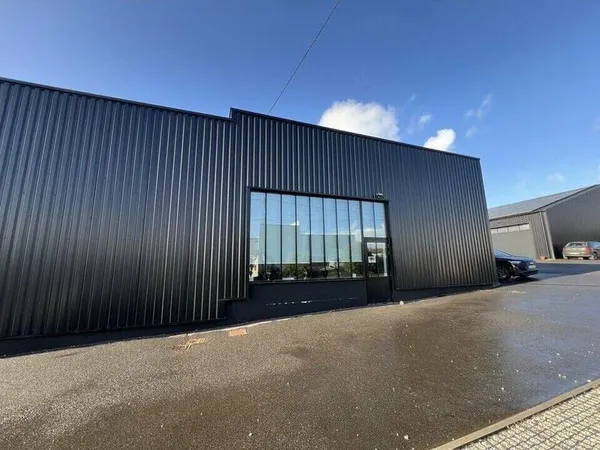 Local d'activité 150 m²