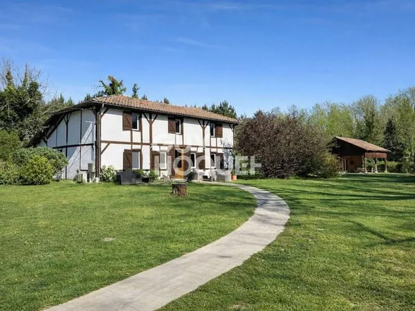 Maison 9 pièces 227 m²