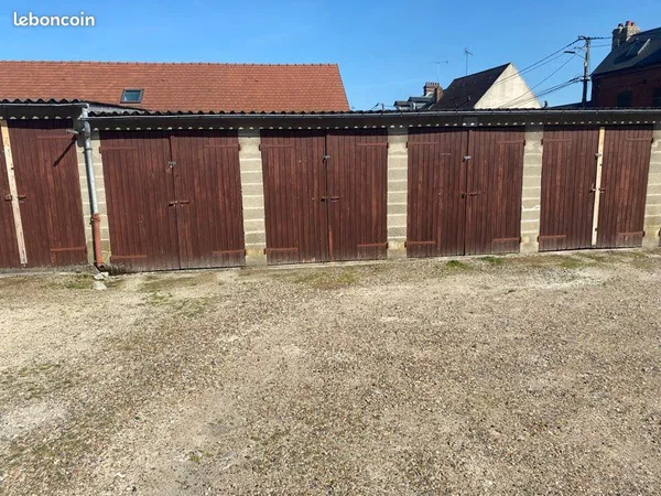 Garage libre de suite rue fontaine Brochard
