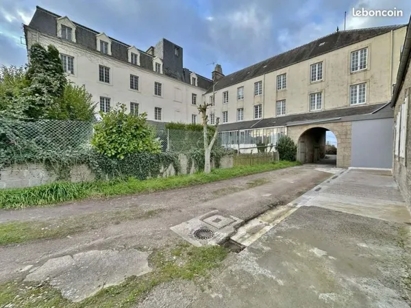 Local 25 pièces 1100 m²