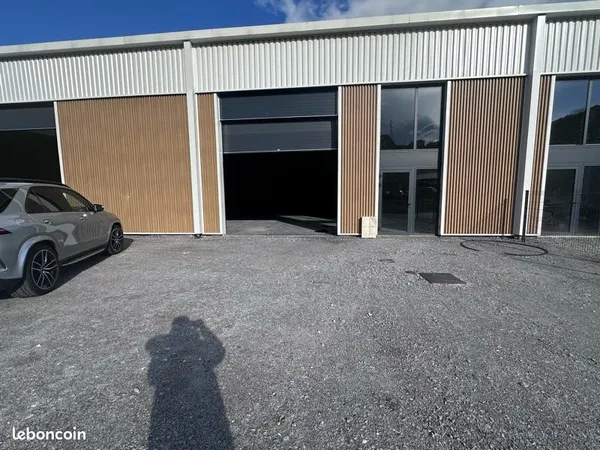 St Chamond local 295m2