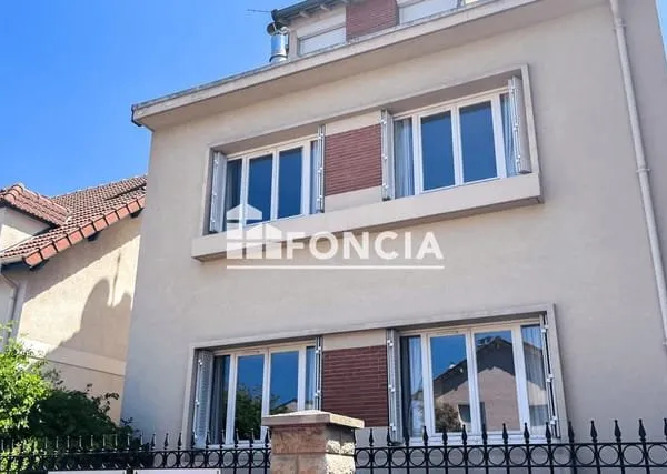 PROXIMITE CENTRE-VILLE, ECOLES, COMMERCES ET TRANSPORTS