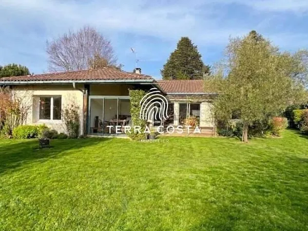 Maison de plain-pied 5 pièces 167 m²