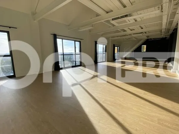 Local commercial 164 m²
