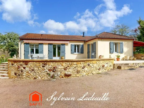 Maison de plain-pied avec piscine et dépendance au coeur du Périgord Noir