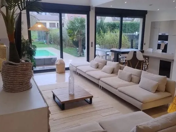 Maison 11 pièces 253 m²