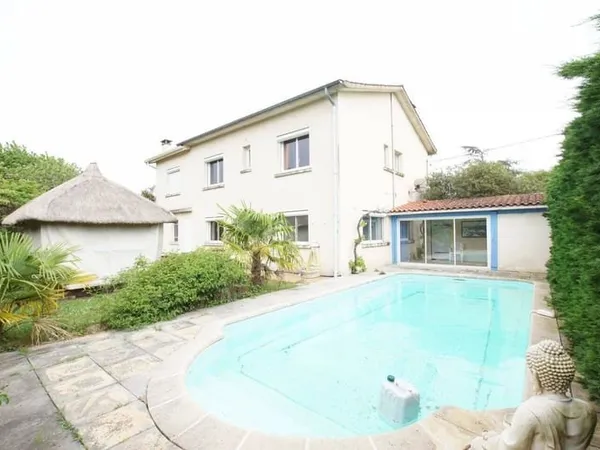 Maison 8 pièces 180 m²