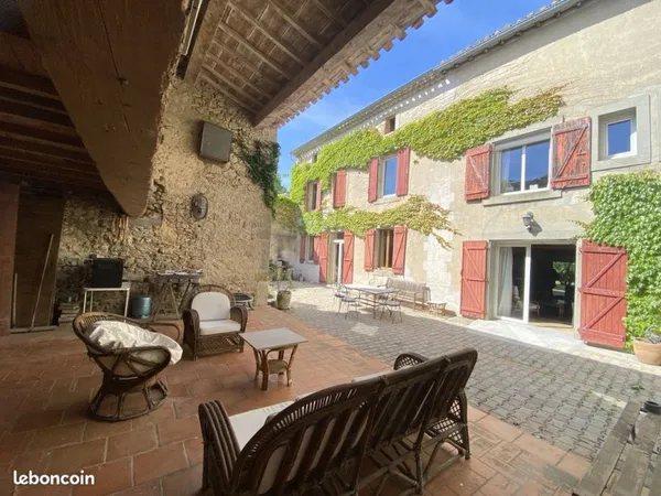 Maison 9 pièces 349 m²
