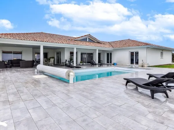 Maison contemporaine 6 pièces 287 m²
