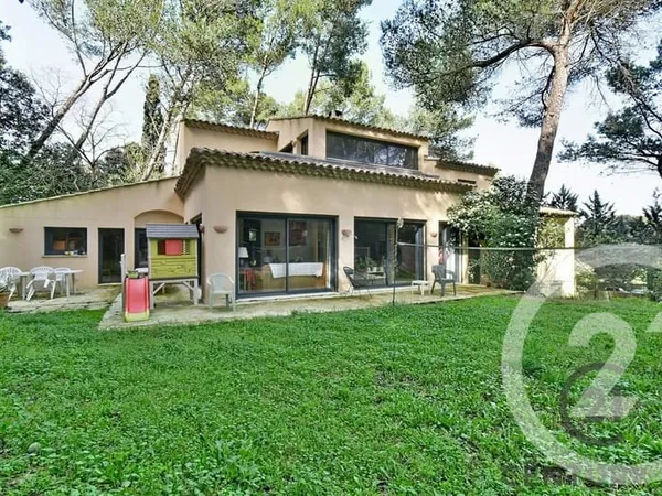 Maison 8 pièces 266 m²