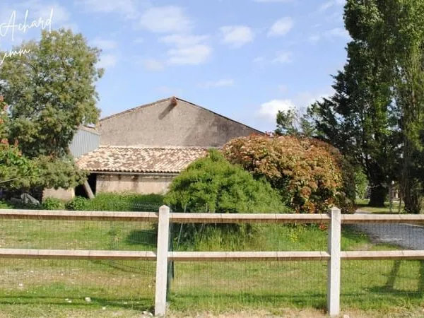 Grande grange de 250 m² à Eyrans (33)