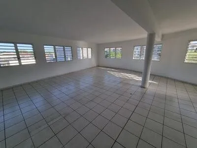 LOCAL DE 75 M² PROCHE CARREFOUR MARKET - RIVIERE SALEE
