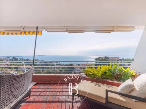 CANNES CROIX DES GARDES - APPARTEMENT 3 PIÈCES - TERRASSE VUE MER