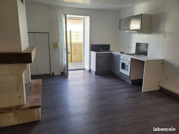 A vendre maison T4 + grand Chai et garages