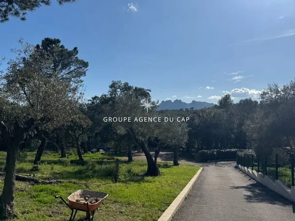 A VENDRE EXCLUSIVITE VILLA 5 PIECES DE 400M2 AVEC DEUX DEPENDANCES VUE SUR LE ROCHER DE ROQUEBRUNE