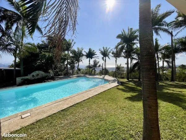 Villa 8 pièces 225 m²